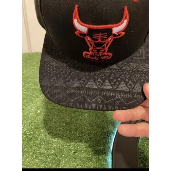 Chicago Bulls hat cap snap back black red New Era 9Fifty aztec basketball mens - Picture 2 of 12